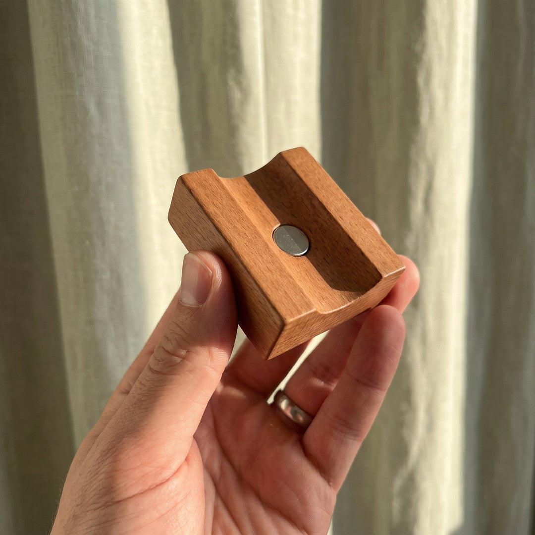 The wooden wall mount with its built-in magnet
