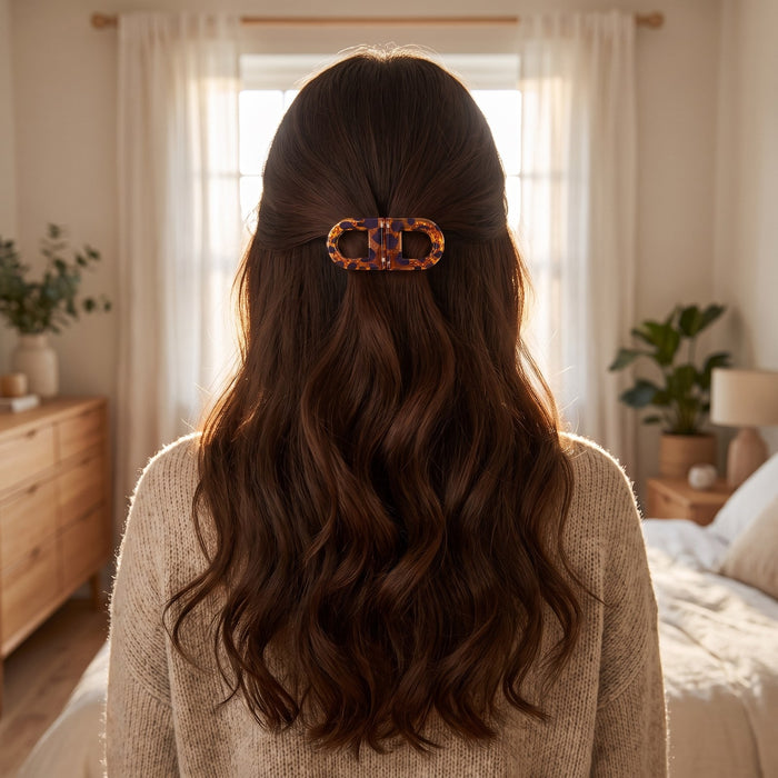 LOCKA tortoise clip holding a half-up hairstyle