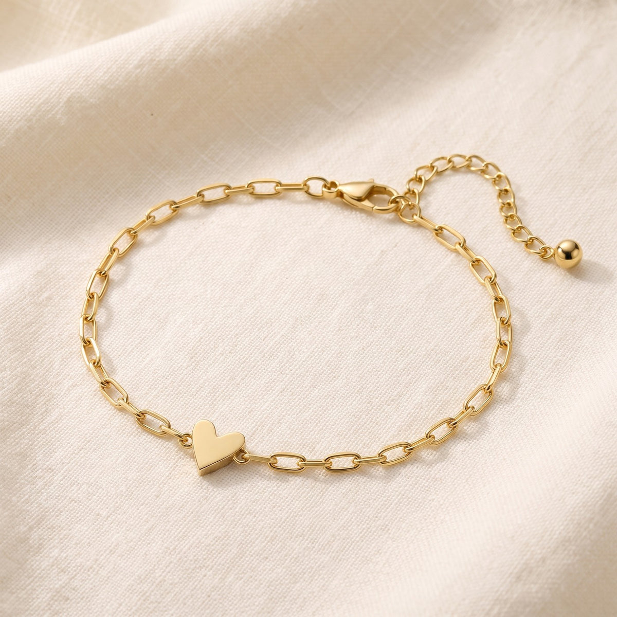 Gold bracelet with the little solid heart