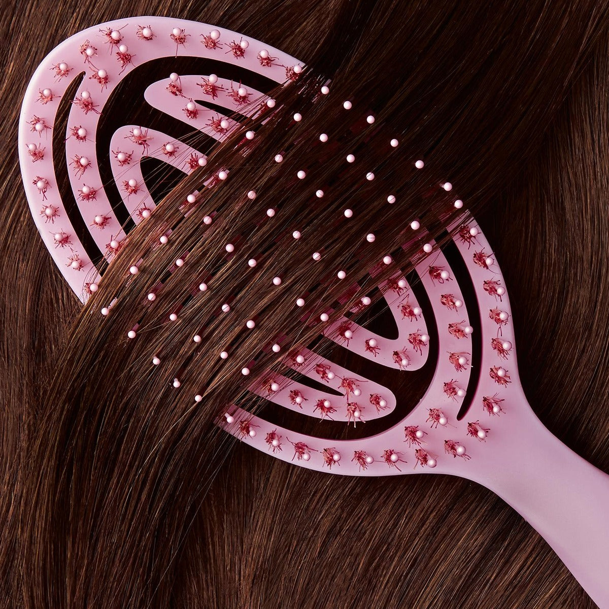 SKIMRA brush gliding through long hair