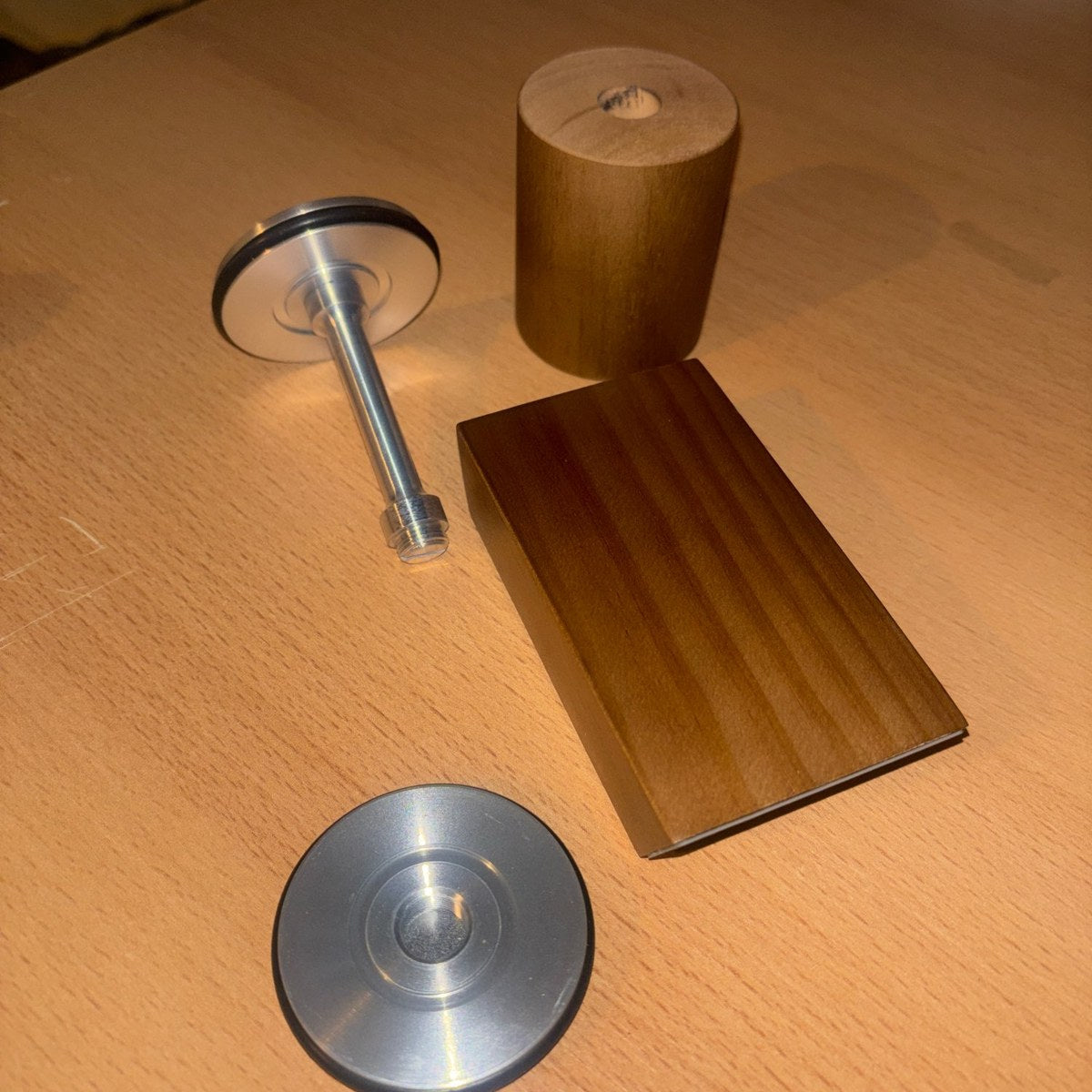 SLIPA PRO taken apart: roller body, axle and disc